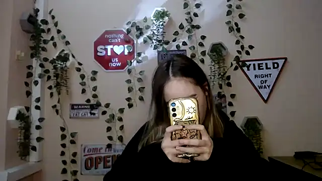 Snapshot of Moon__Lily chatting on December 1, 3:02 pm Moon Lily online show from December 1, 3:02 pm