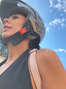 Snapshot of SofhiaTaylor chatting on February 3, 9:09 pm SofhiaTaylor online show from February 3, 9:09 pm