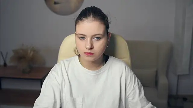 Snapshot of NovellaArjune chatting on December 3, 8:03 am NovellaArjune online show from December 3, 8:03 am