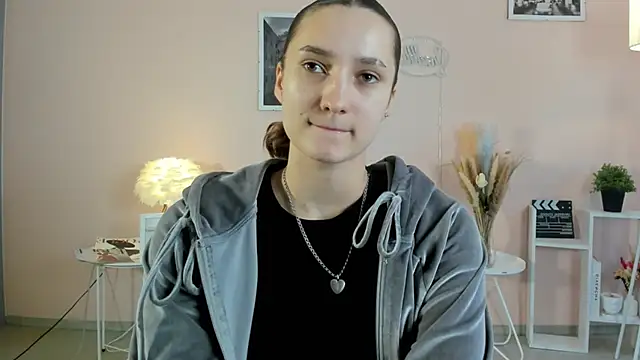 ShelieThetford online show from December 5, 10:14 am