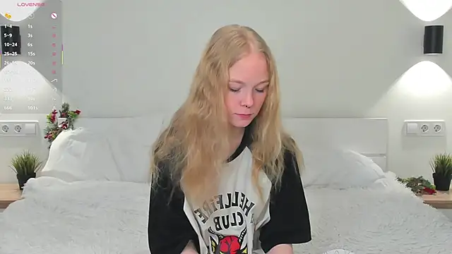 GhisllaineWestler online show from December 16, 4:17 am