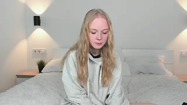 GhisllaineWestler online show from December 2, 4:25 am