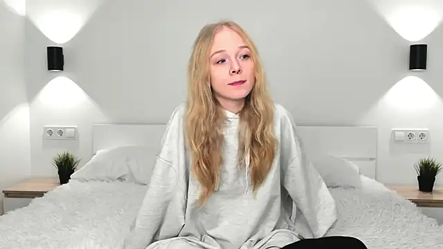 GhisllaineWestler online show from December 4, 4:33 am