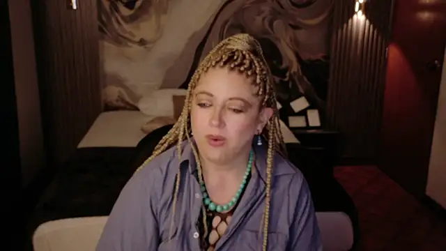 MilfArlet online show from March 18, 2:41 pm