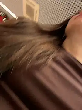 ZaraHill online show from December 4, 3:49 am