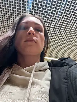 ZaraHill online show from December 5, 3:49 am