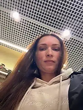 ZaraHill online show from December 3, 4:02 am