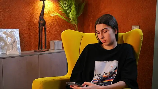 Snapshot of SongSaur chatting on December 1, 11:55 am SongSaur online show from December 1, 11:55 am