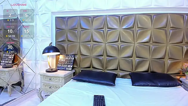 Snapshot of MarianaMontezz chatting on December 14, 12:00 pm MarianaMontezz online show from December 14, 12:00 pm