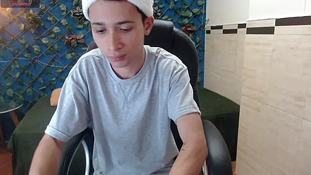 LucassSmith11 online show from December 20, 11:46 am