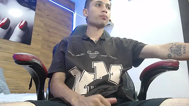 LucassSmith11 online show from March 11, 8:14 pm