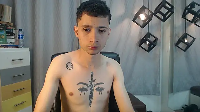 Snapshot of LucassSmith11 chatting on June 4, 3:33 am LucassSmith11 online show from June 4, 3:33 am