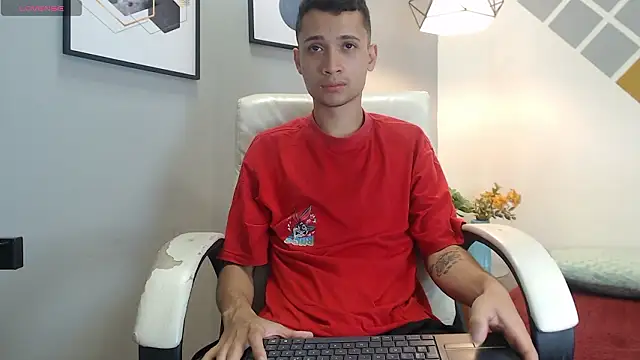 Snapshot of LucassSmith11 chatting on February 9, 7:01 pm LucassSmith11 online show from February 9, 7:01 pm