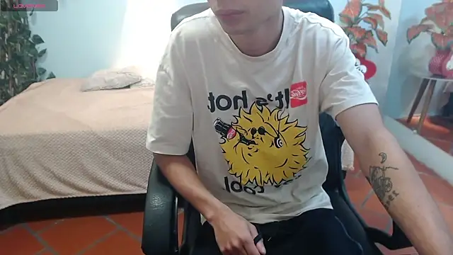 LucassSmith11 online show from December 18, 11:47 am