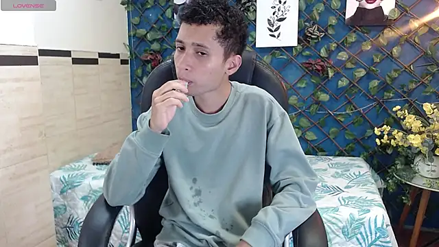 LucassSmith11 online show from May 6, 8:46 pm