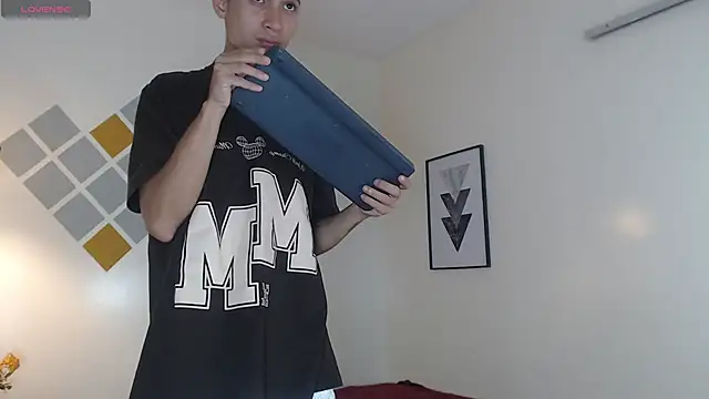 Snapshot of LucassSmith11 chatting on February 16, 7:12 pm LucassSmith11 online show from February 16, 7:12 pm