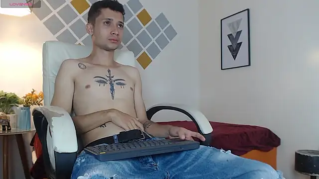 Snapshot of LucassSmith11 chatting on February 18, 6:48 pm LucassSmith11 online show from February 18, 6:48 pm