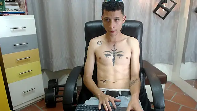 LucassSmith11 online show from May 17, 1:05 am