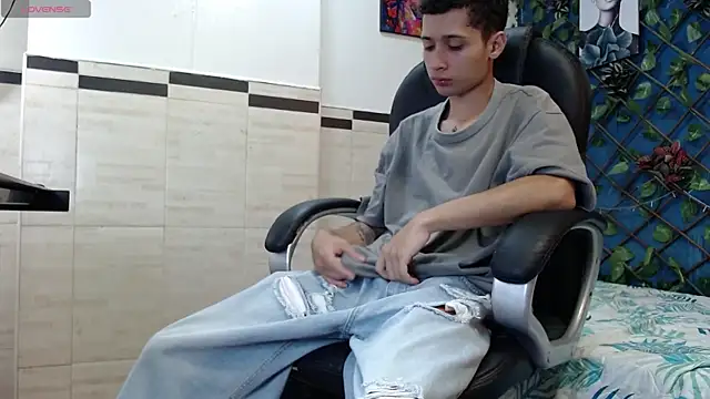 LucassSmith11 online show from May 2, 6:13 pm