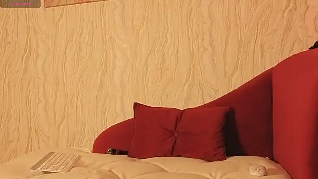 Snapshot of OliviaMazee chatting on February 6, 8:49 pm OliviaMazee online show from February 6, 8:49 pm