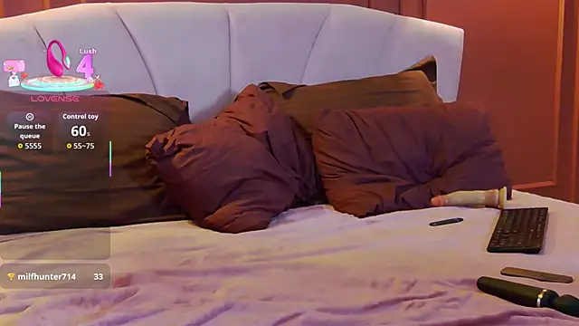 OliviaMazee online show from December 13, 8:04 pm