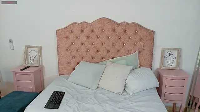Amaia Monroe online show from June 6, 7:13 am