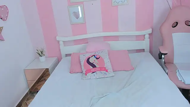 Amaia Monroe online show from December 5, 4:27 pm