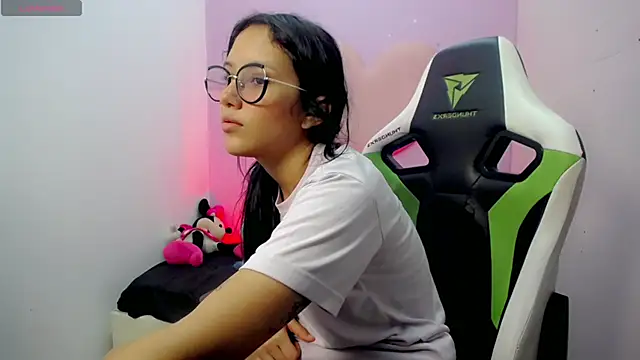 Mishell hot  online show from December 3, 8:30 pm