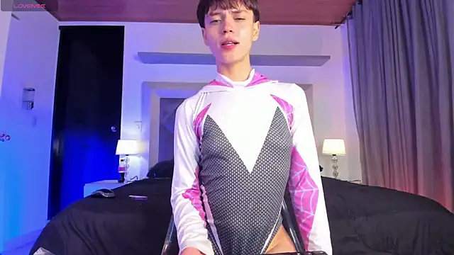 Brenda Tina online show from December 17, 8:14 pm