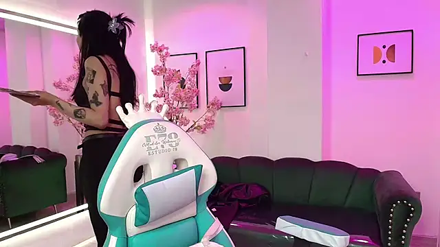 Snapshot of myla_evans chatting on December 3, 12:37 pm myla evans online show from December 3, 12:37 pm