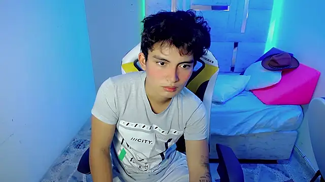 Green XoX online show from January 12, 2:13 pm