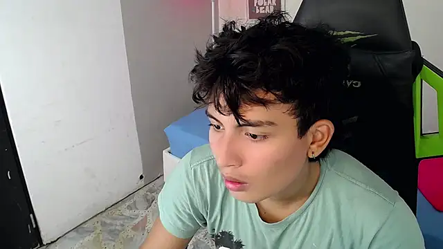 Green XoX online show from December 2, 8:43 pm