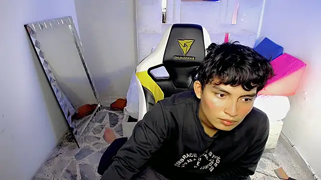 Green XoX online show from January 11, 1:51 pm