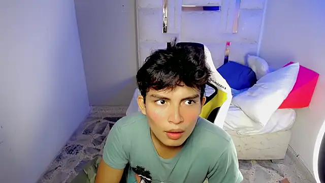 Green XoX online show from January 13, 1:26 pm