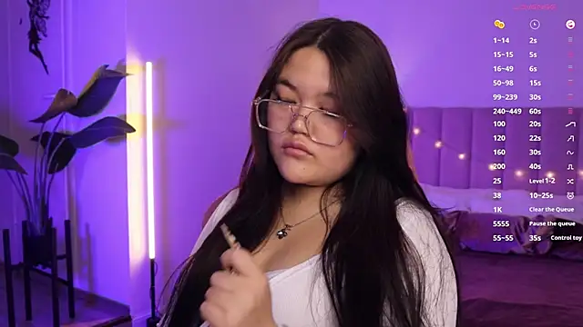 VeneraMai online show from December 2, 5:25 pm