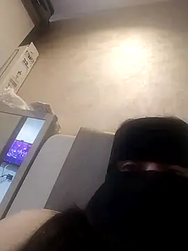 lolotheone online show from April 8, 7:59 pm