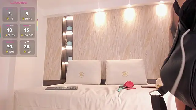 ayla velt online show from December 18, 7:50 pm