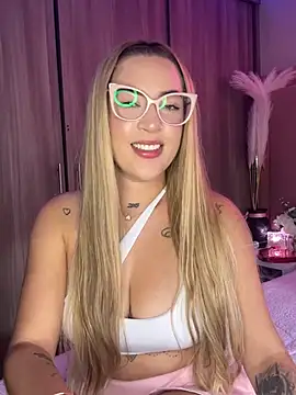 Snapshot of AlyonaWester_ chatting on February 10, 9:25 pm AlyonaWester online show from February 10, 9:25 pm