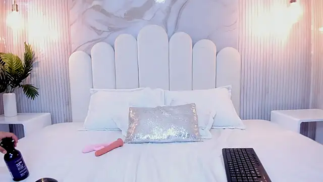 Snapshot of CHLOE_BLOWJOB chatting on January 7, 11:37 am CHLOE BLOWJOB online show from January 7, 11:37 am