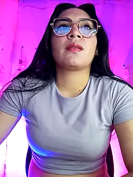 Snapshot of Emy_cutee chatting on February 14, 1:11 pm Emy cutee online show from February 14, 1:11 pm