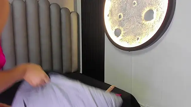 sarah cleir online show from December 2, 1:46 pm