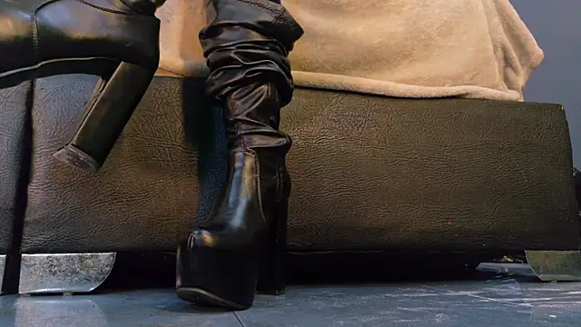 MilaDeRoux online show from February 19, 3:36 am