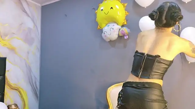 MilaDeRoux online show from February 12, 4:34 am