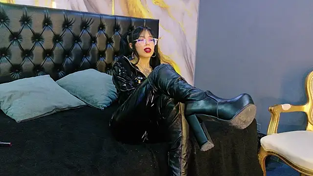 MilaDeRoux online show from April 1, 2:46 am