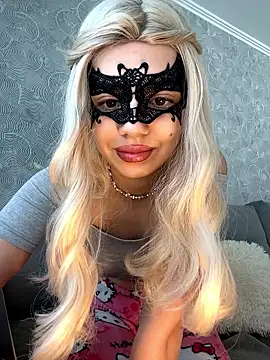 s4rah online show from March 25, 8:46 am