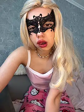 s4rah online show from April 3, 10:22 am