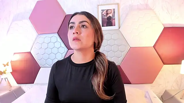 AriaRous online show from April 16, 4:08 pm