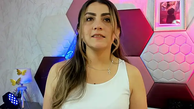 AriaRous online show from May 4, 2:42 pm