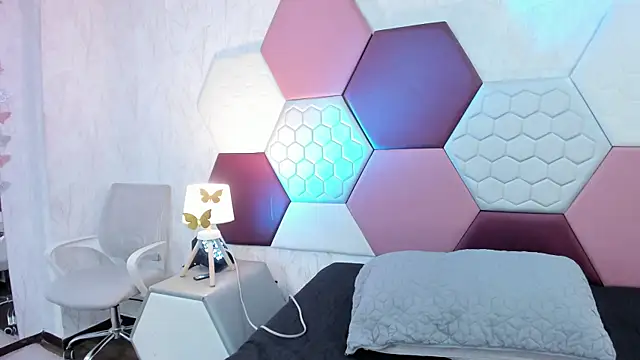 Snapshot of AriaRous chatting on June 6, 2:00 pm AriaRous online show from June 6, 2:00 pm