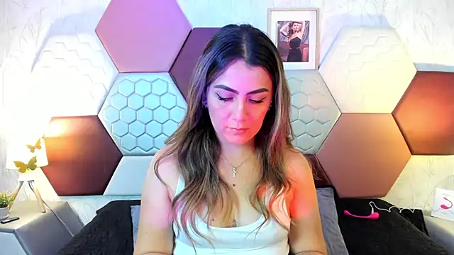 AriaRous online show from April 14, 3:50 pm